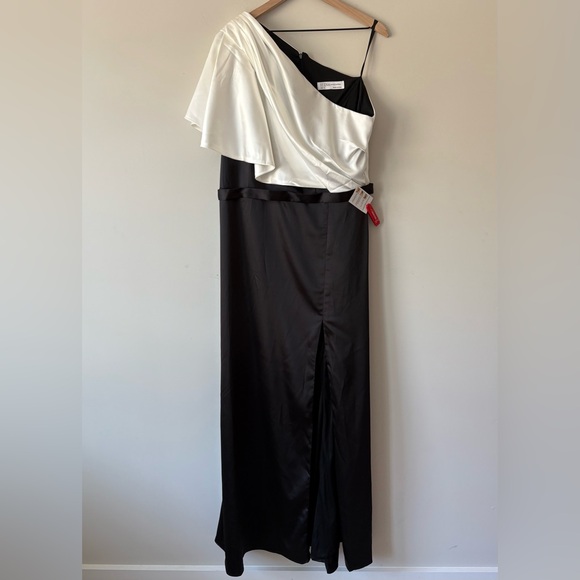 Ieena for Mac Duggal One Shoulder Gown(Flawed) - Picture 2 of 15